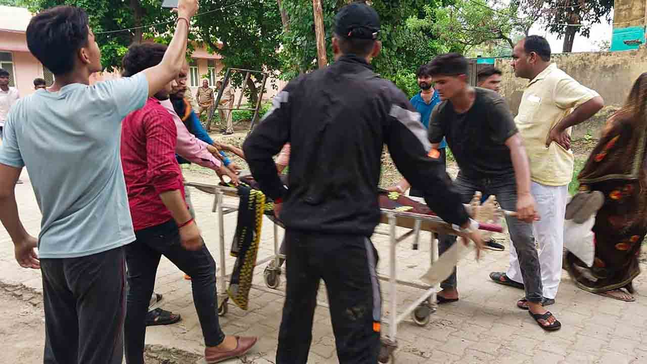 Hathras Stampede | 116కు చేరిన హత్రాస్ తొక్కిసలాట మృతులు.. యూపీ సీఎం యోగికి హోంమంత్రి అమిత్ షా ఫోన్