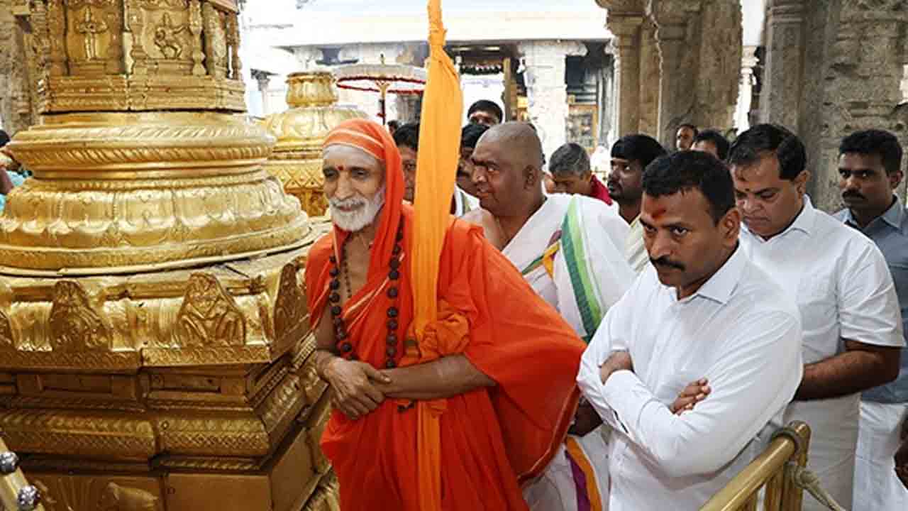 Tirumala | తిరుమలను దర్శించుకున్న హంపీ మఠం పీఠాధిపతి