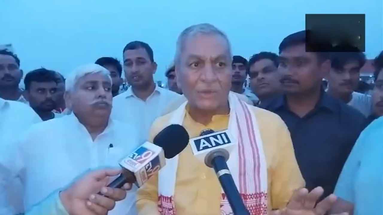 Hathras stampede | మృతుల కుటుంబాలకు రూ.2 లక్షల చొప్పున ఎక్స్‌గ్రేషియా : యూపీ ప్రభుత్వం