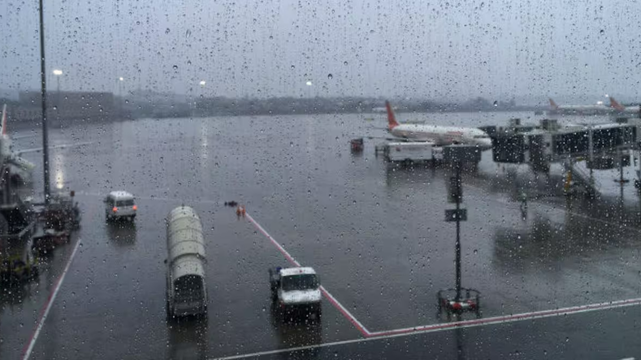 Mumbai Rains | ముంబయిలో భారీ వర్షాలు.. 50పైగా విమానాలు రద్దు..!
