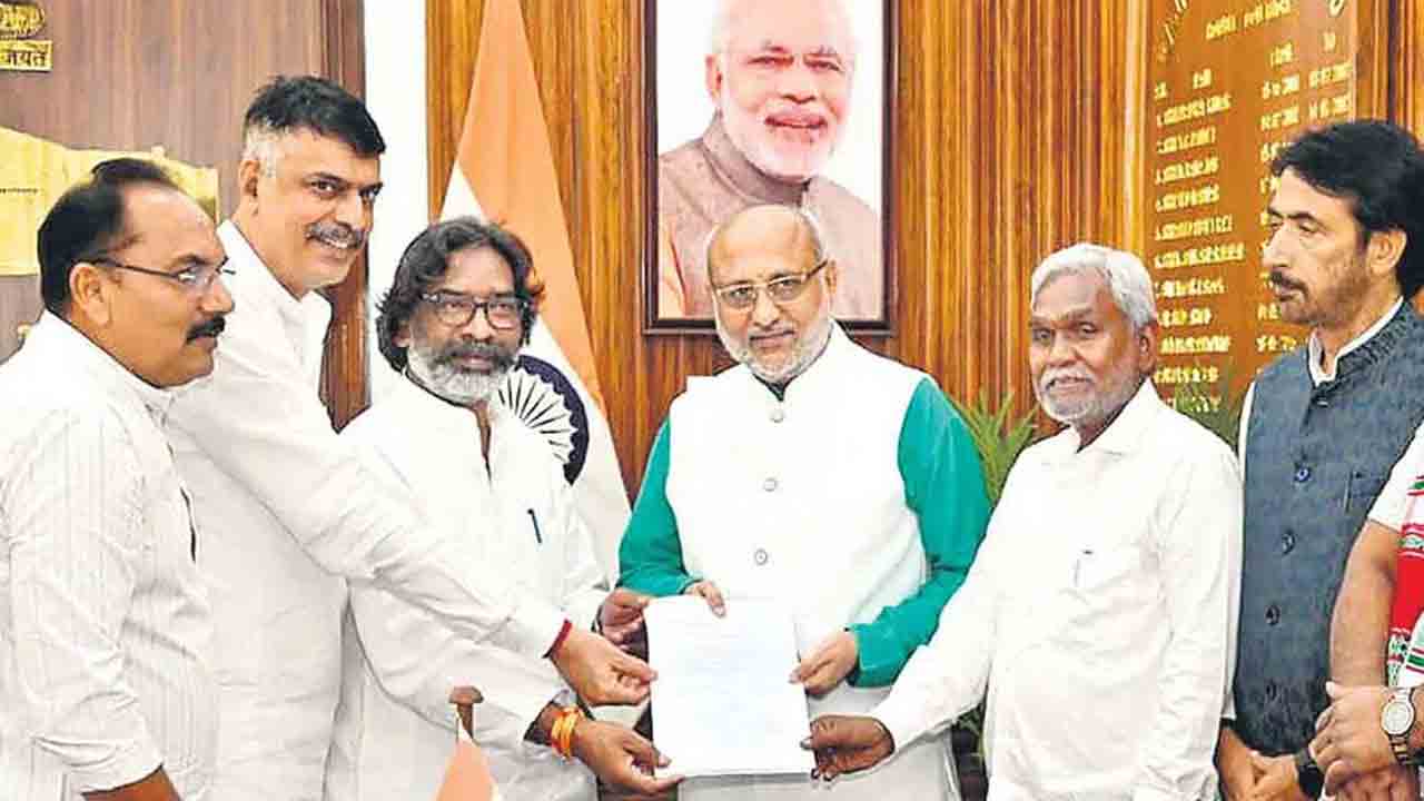 Hemant Soren | ప్రభుత్వ ఏర్పాటుకు గవర్నర్‌ ఆహ్వానం.. జులై 7న సీఎంగా హేమంత్‌ సోరెన్‌ ప్రమాణ స్వీకారం