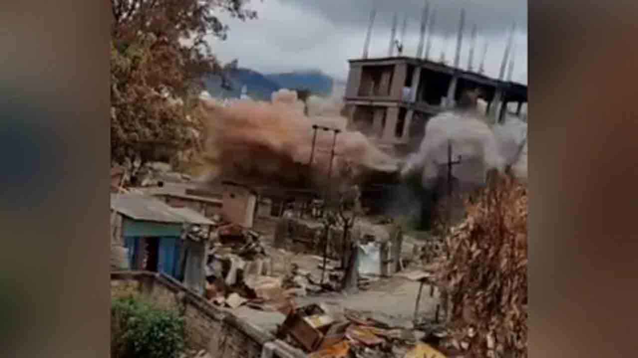Watch: మణిపూర్‌లో బాంబులతో బిల్డింగ్‌ కూల్చివేత.. వీడియో వైరల్‌