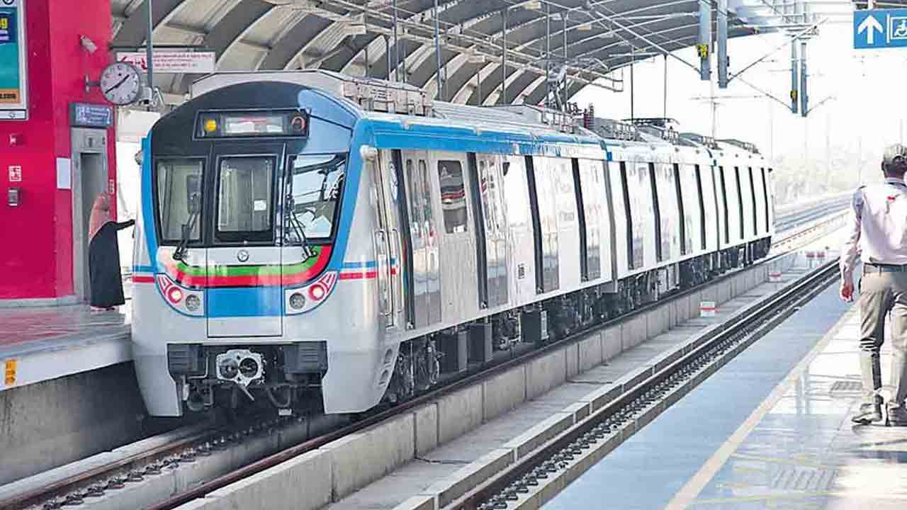 Hyderabad Metro | రెండో దశ మెట్రోకు అడ్డంకులు.. క్షేత్ర స్థాయి సర్వేలో స్పష్టత కరువు