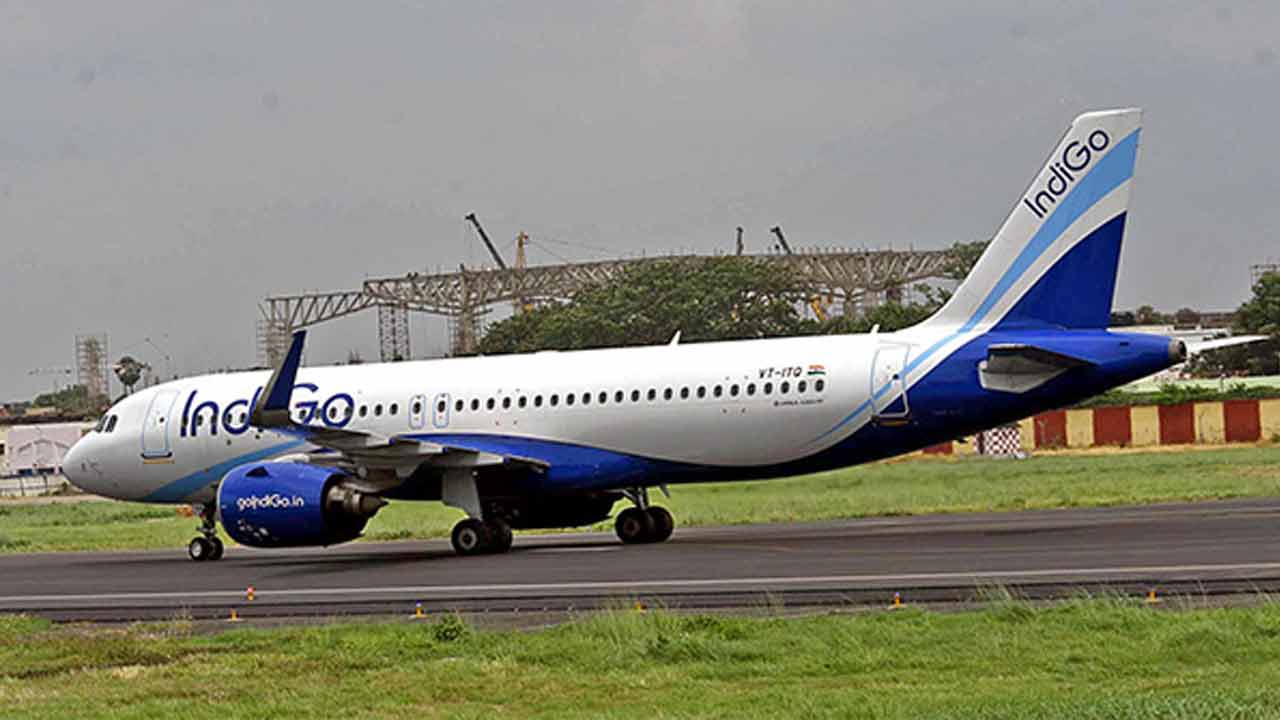 IndiGo flight | ఇండిగో విమానంలో సాంకేతిక లోపం.. ఒమన్‌కు దారి మళ్లింపు..!