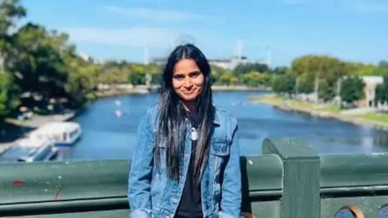 woman dies in Plane | భారత్‌కు వచ్చేందుకు విమానం ఎక్కిన మహిళ.. టేకాఫ్‌కు ముందు కుప్పకూలి   మృతి