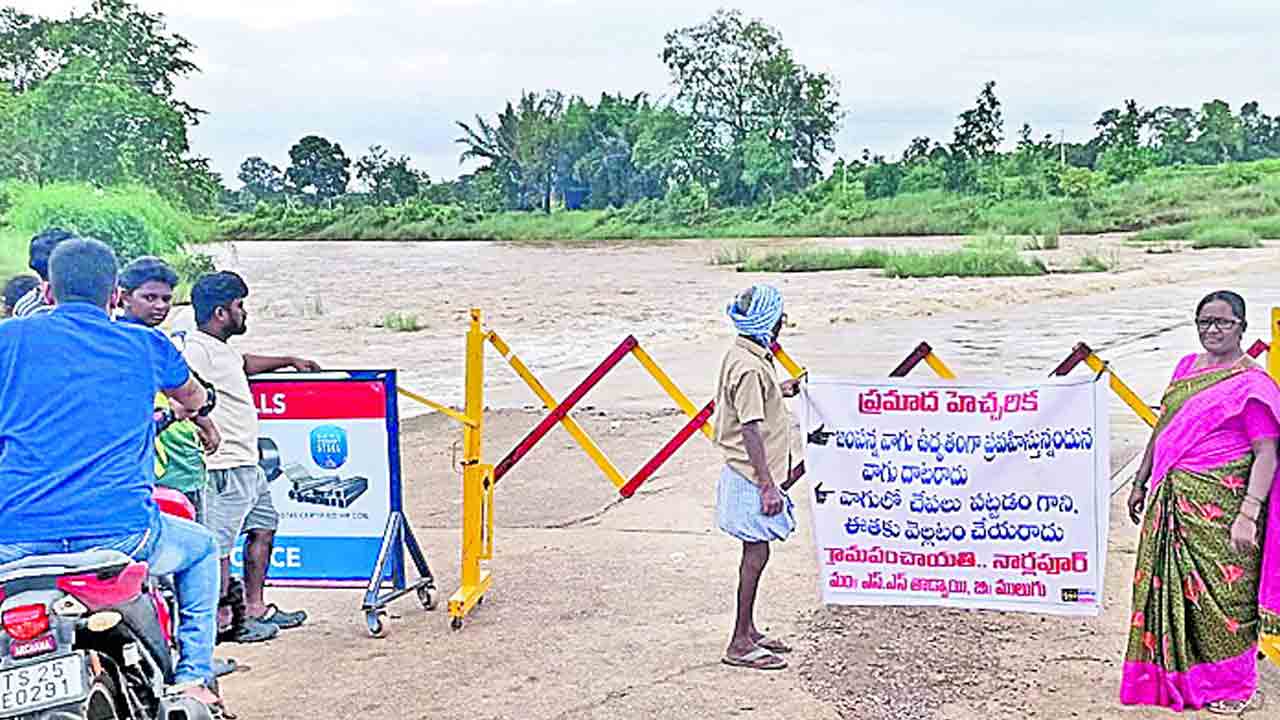 పొంగి పొర్లుతున్న జంపన్న వాగు