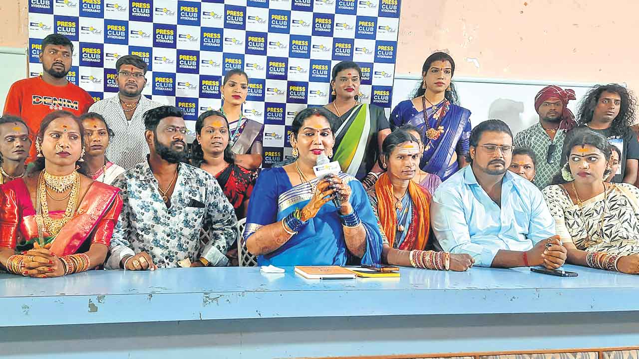 Hyderabad | ఉజ్జయిని మహంకాళి అమ్మవారికి బోనాలు తీసుకురాం.. కాంగ్రెస్‌ ప్రభుత్వ తీరుకు నిరసనగా జోగినీ శ్యామల ప్రకటన