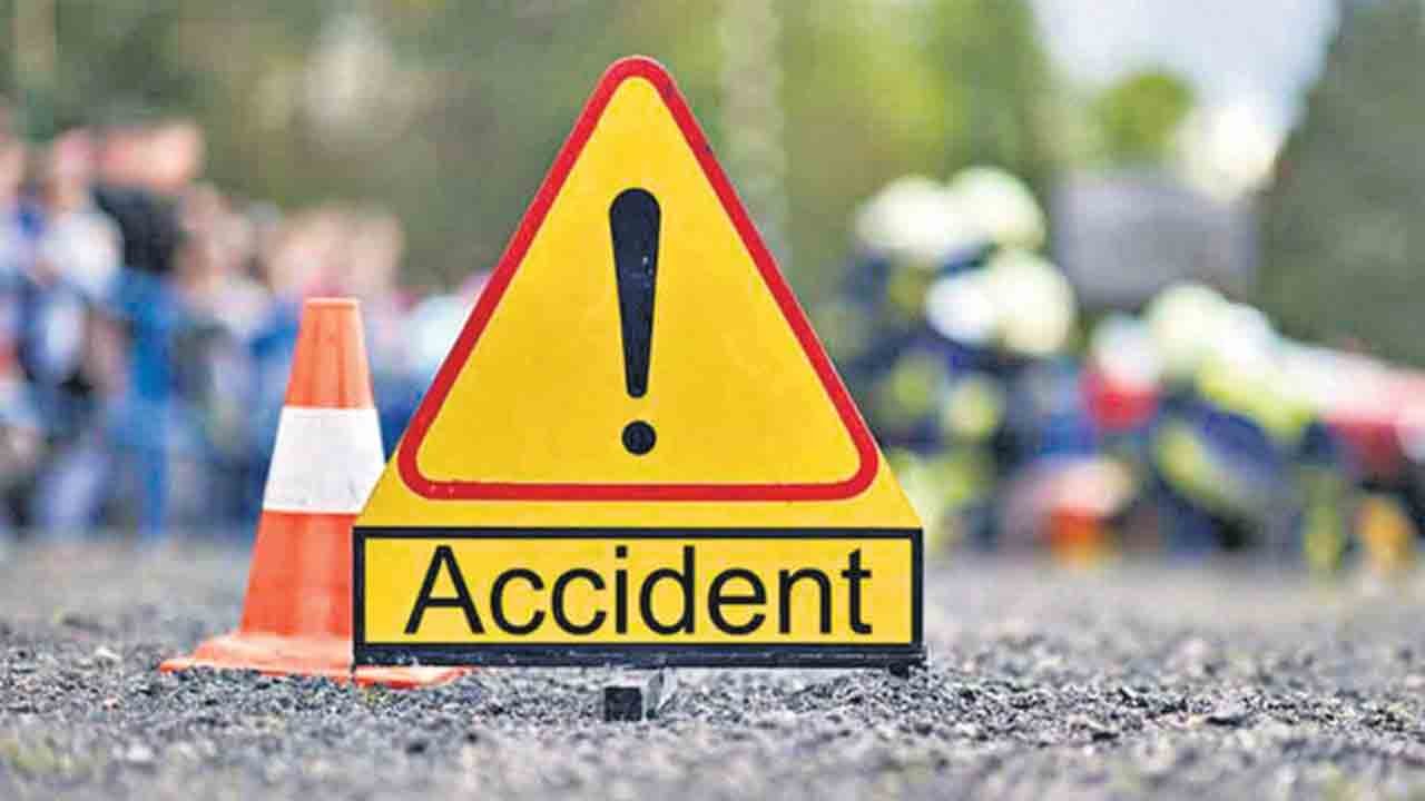 Road accident | పంజాగుట్ట పోలీస్‌ స్టేషన్‌ పరిధిలో రోడ్డు ప్రమాదం.. యువతి మృతి