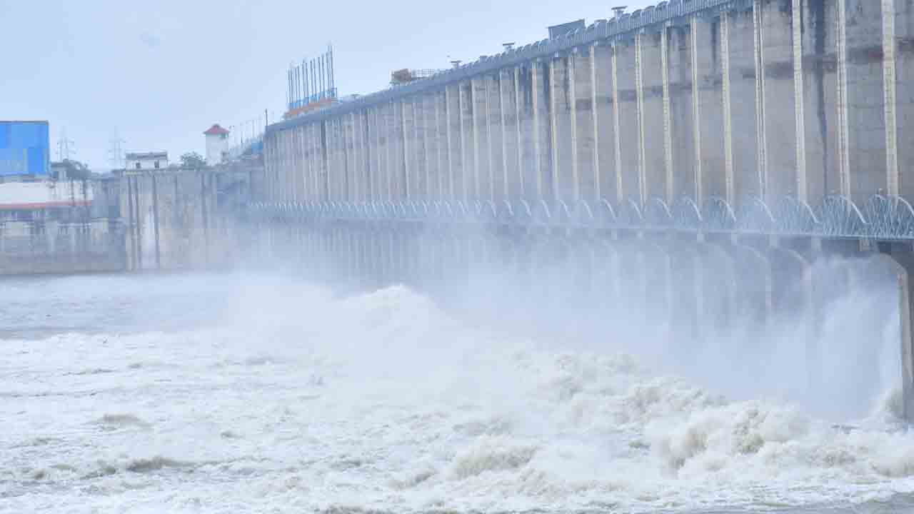 కదిలొచ్చిన కృష్ణమ్మ