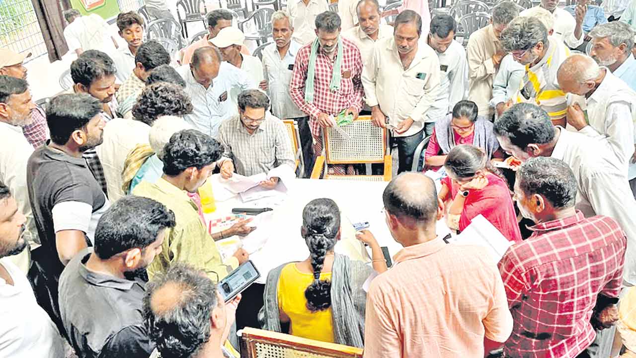 ఎందరికో రుణం.. కొందరికే మాఫీ!