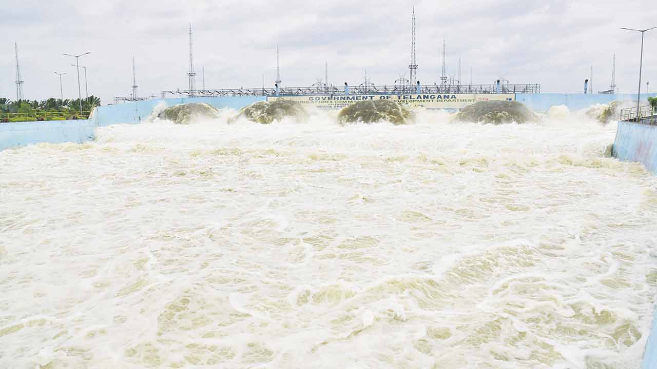 గోదావరి పరుగులు