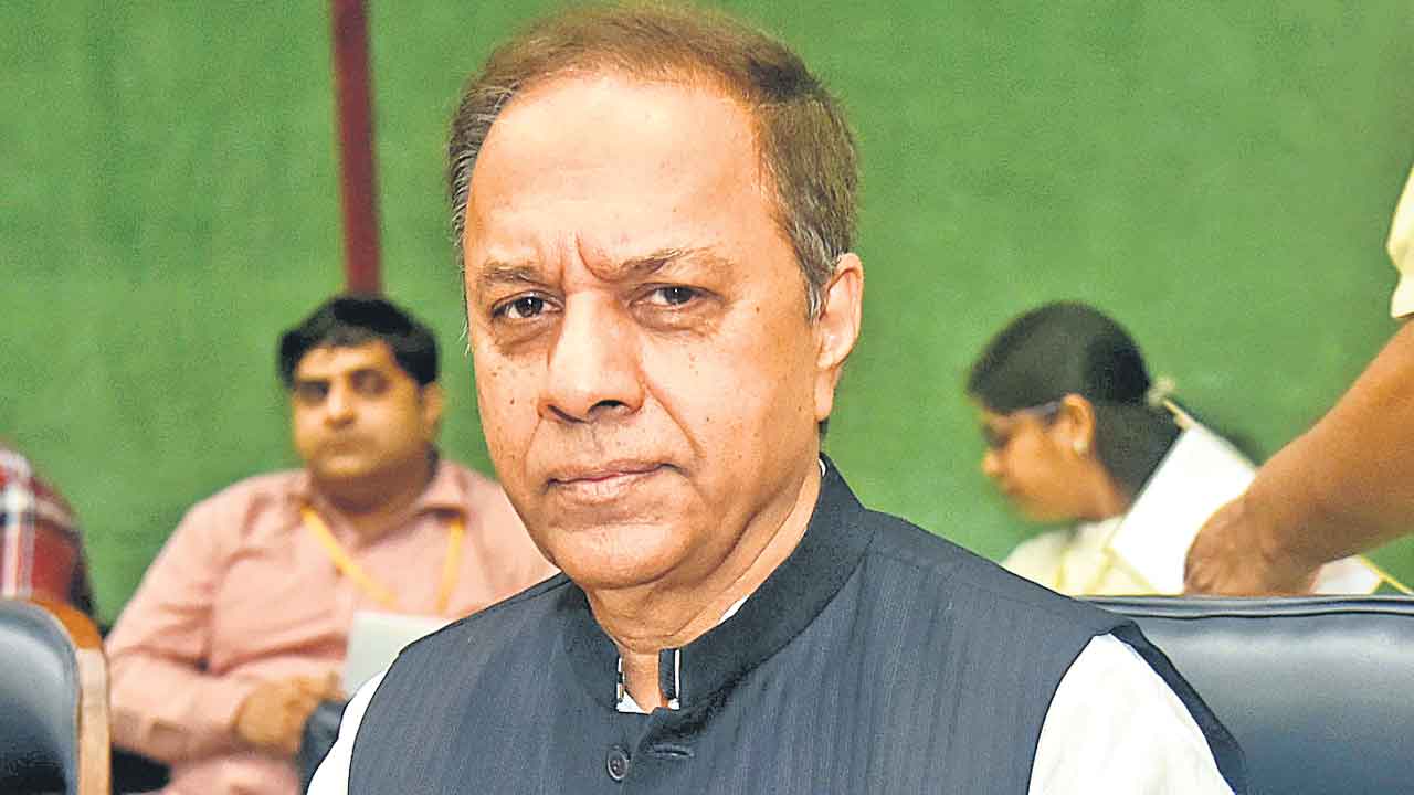 ఫిరాయింపుల చట్టాన్ని పటిష్టం చేయాలి