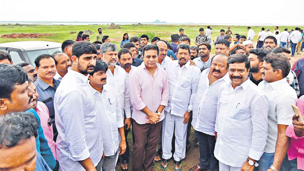 KTR | రాజకీయం కోసం రైతులతో సర్కార్‌ చెలగాటం.. కాళేశ్వరం నీళ్లు ఎత్తిపోయాలి: కేటీఆర్‌