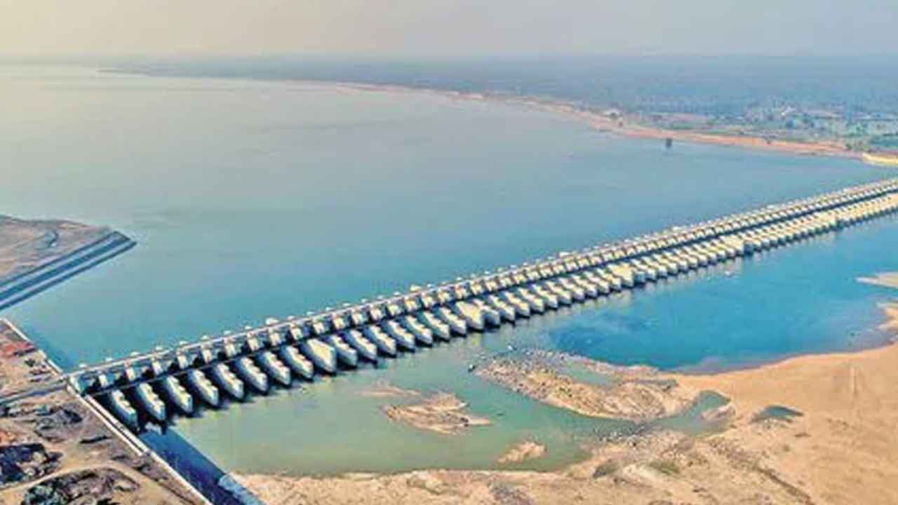 కాళేశ్వరం విచారణ కమిషన్‌ ఎదుట డీఈల హాజరు