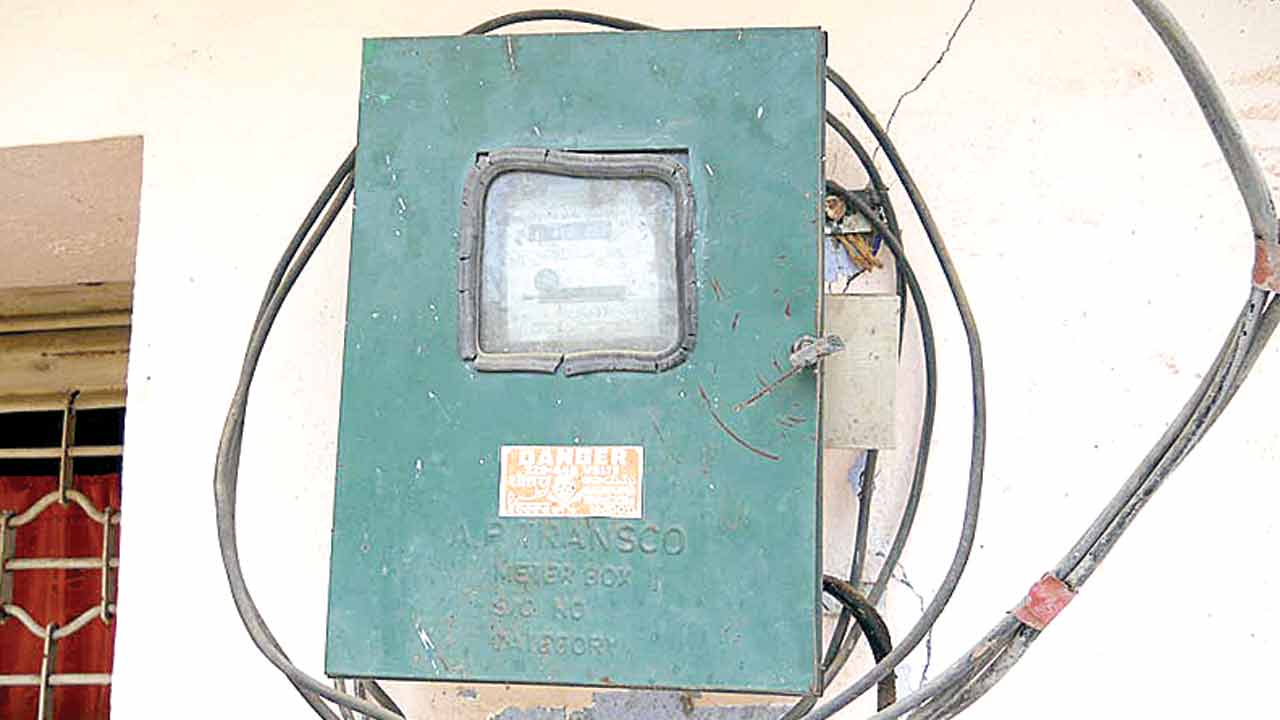 విద్యుత్‌ కార్యాలయాల్లో కన్జ్యూమర్‌ రిసెప్షన్‌ డెస్‌లు