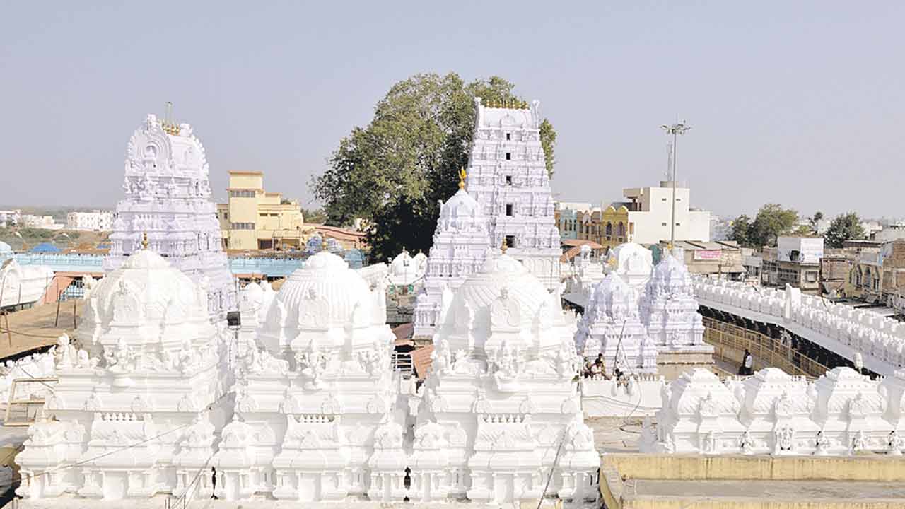 ‘దేవాదాయ’లో బదిలీల సందడి