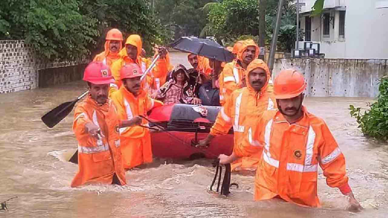 Kerala | కేరళకు భారీ నుంచి అతి భారీ వర్ష సూచన.. పలు జిల్లాలకు అలర్ట్‌ జారీ చేసిన ఐఎండీ