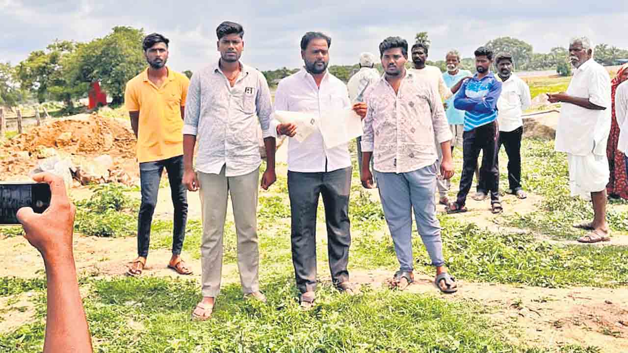 Shamshabad | భూమి లేకపోయినా పాస్‌బుక్‌.. తప్పు ధరణిదా? ఎమ్మార్వోదా?