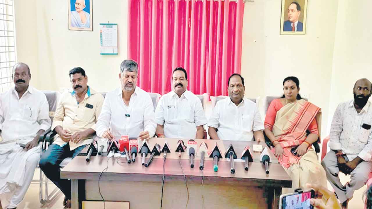 కార్యకర్తలకు అండగా ఉంటాం