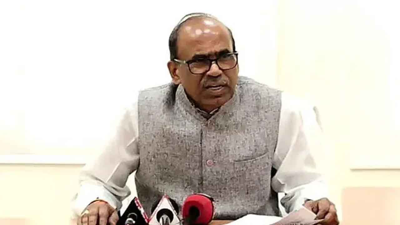 తప్పు రుద్దబోయి.. తానే తప్పుకుని