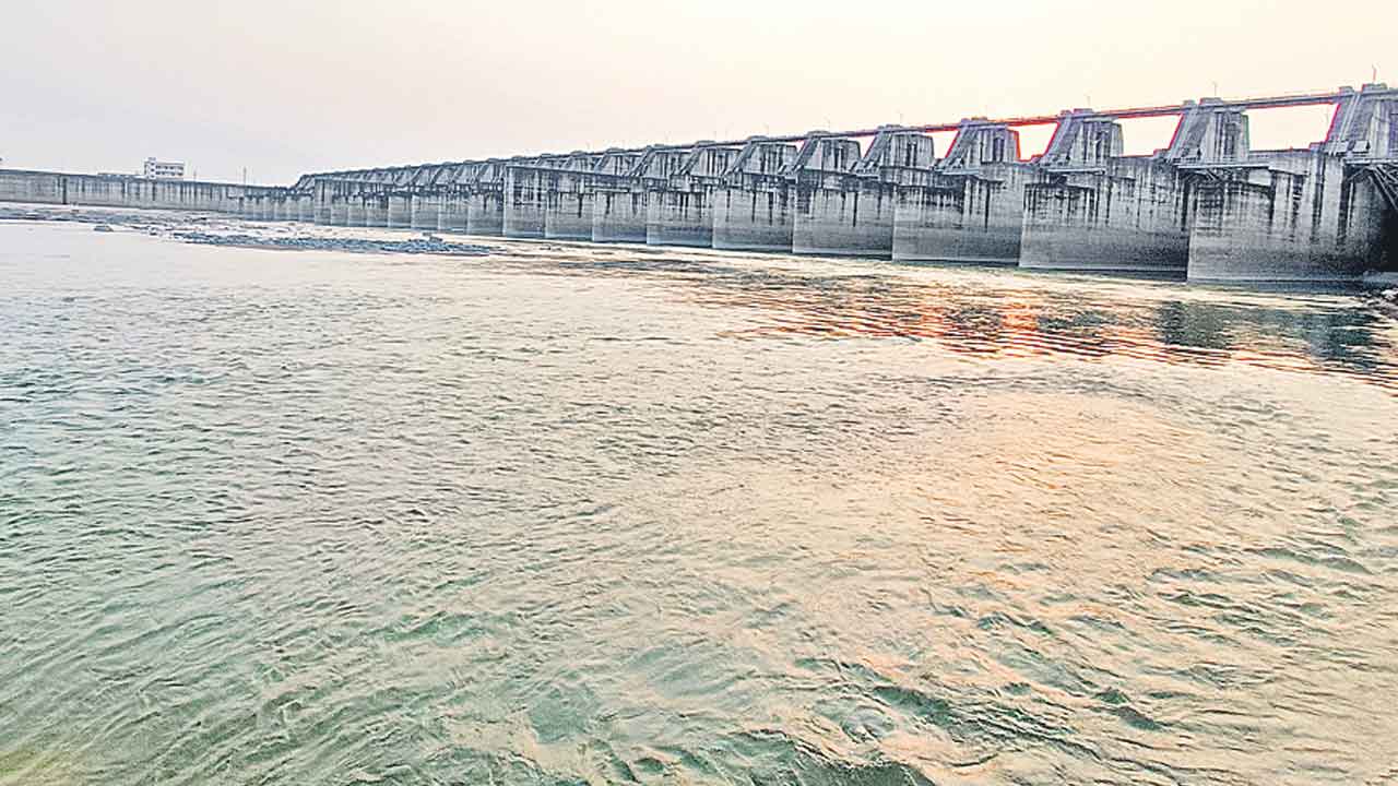 మేడిగడ్డ బరాజ్‌కు భారీ వరద