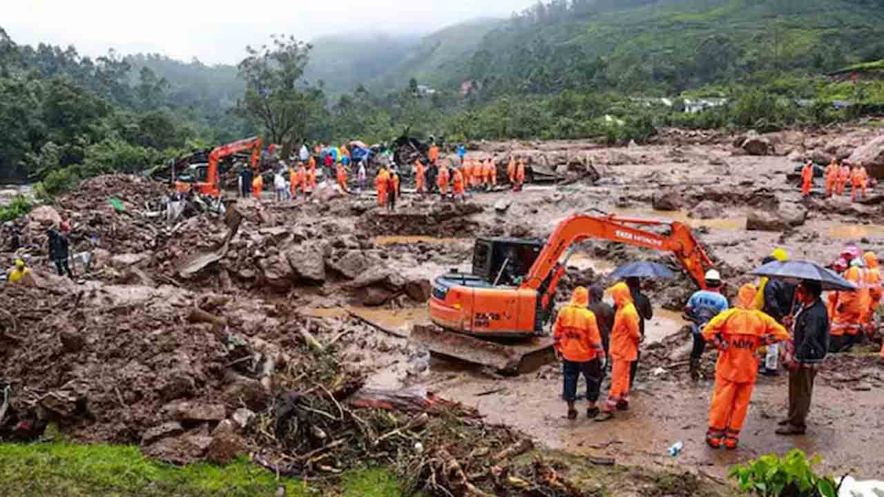 Kerala | కొండచరియలు విరిగిపడ్డ ఘటనలో 47కు పెరిగిన మృతులు : కేరళ మంత్రి వీణా జార్జ్‌