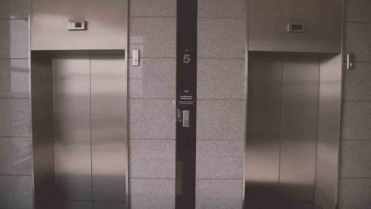 Lift | రెండు రోజులు లిఫ్ట్‌లోనే.. వైద్యం కోసం వచ్చిన రోగికి షాకింగ్‌ అనుభవం