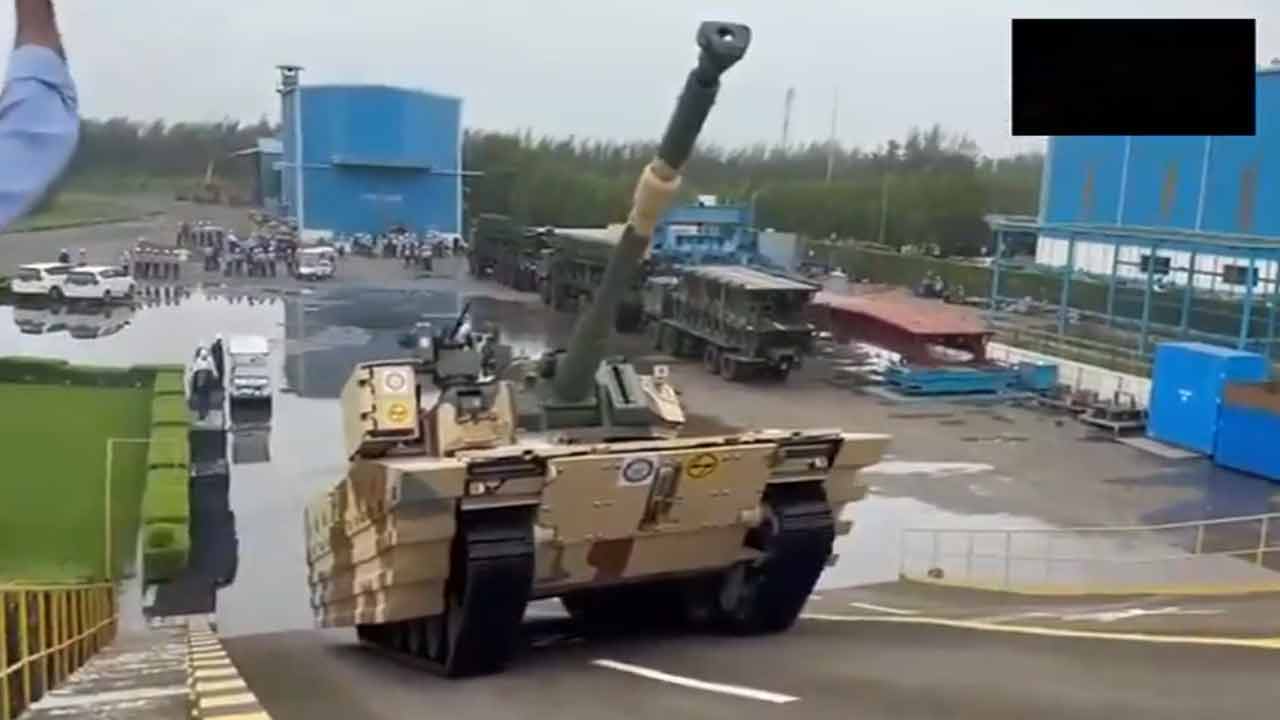 Zorawar light tank | జొరావర్‌ లైట్‌ ట్యాంక్‌ను సమీక్షించిన డీఆర్డీవో చీఫ్‌.. Video