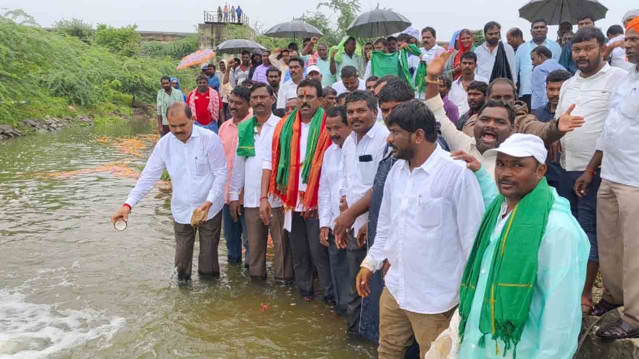 శంకరసముద్రం కుడి కాల్వకు నీటి విడుదల