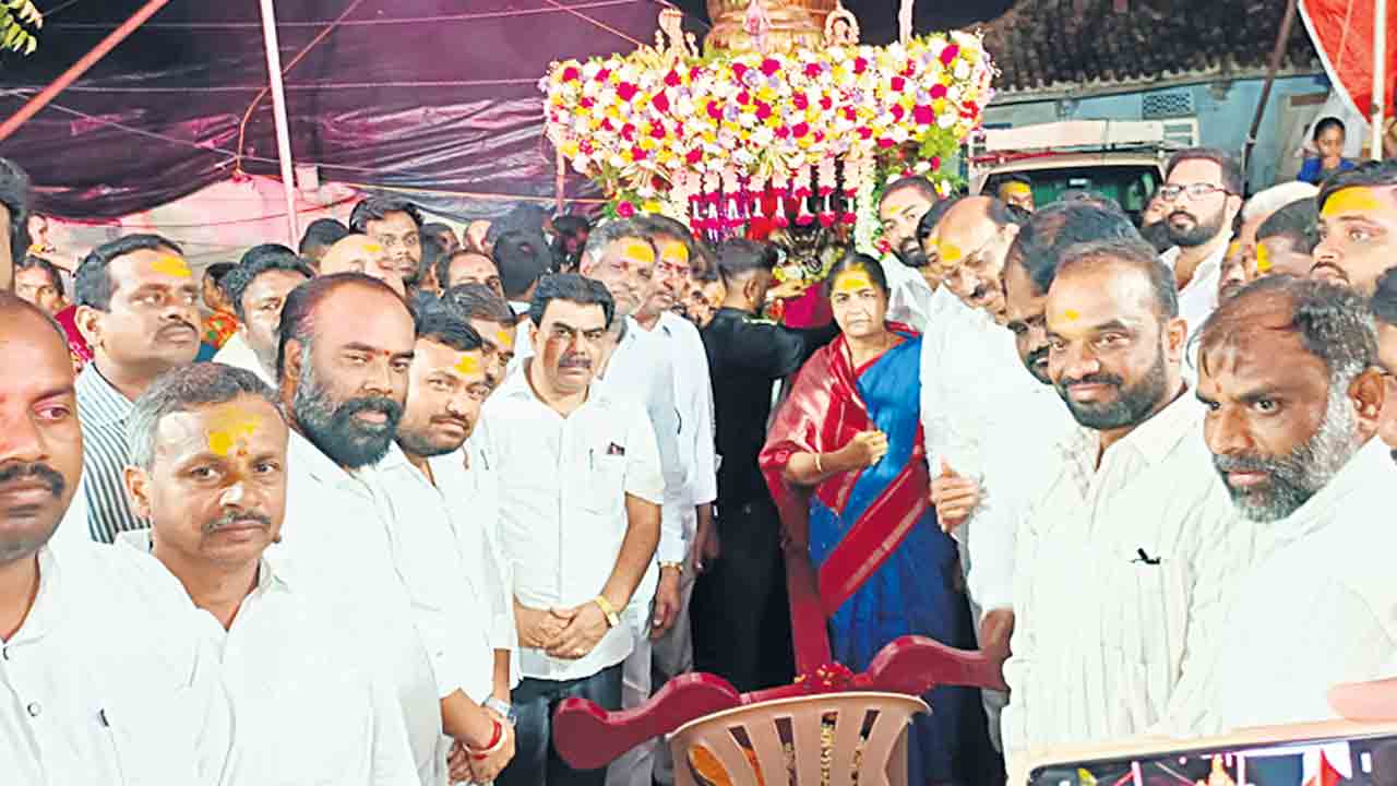 ఘనంగా ఫలహారం బండి ఊరేగింపు