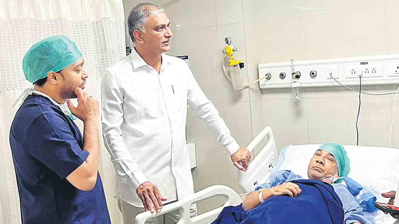 ఎమ్మెల్యే మాణిక్‌రావుకు హరీశ్‌రావు పరామర్శ