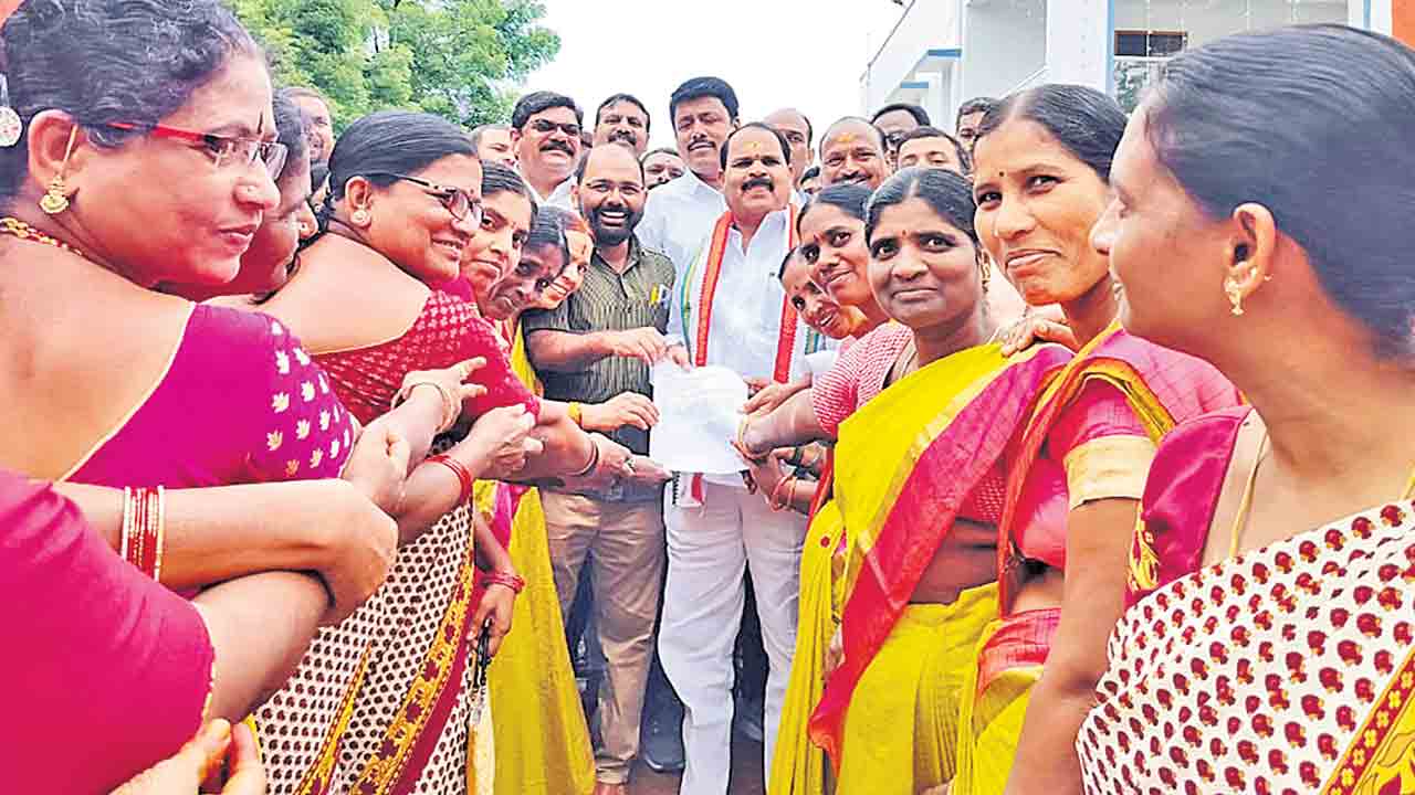 అంగన్వాడీల సమస్యలు పరిష్యరించాలి