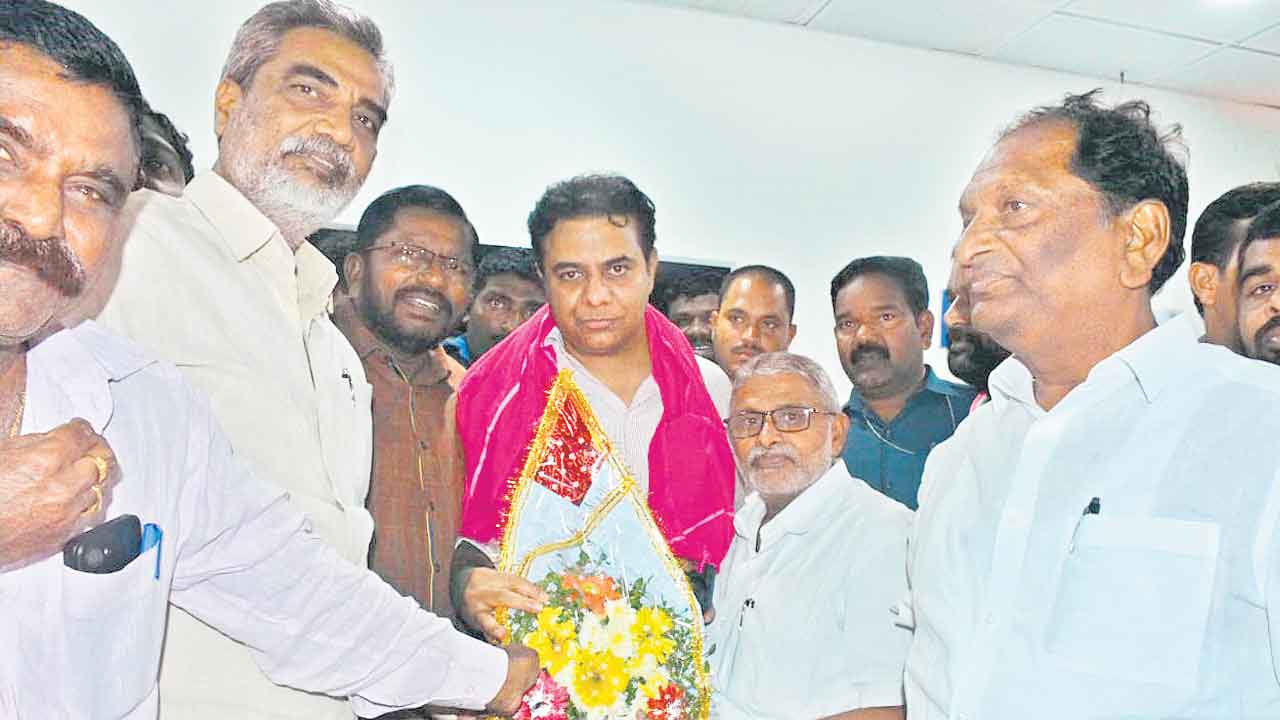 ఖనిలో బీఆర్‌ఎస్‌ బృందం బస