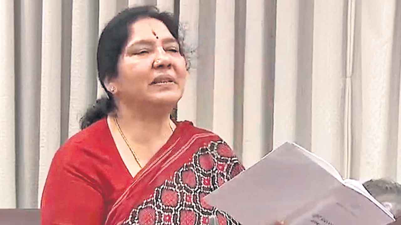 బస్సుల సంఖ్య పెంచాలి: సత్యవతి రాథోడ్‌