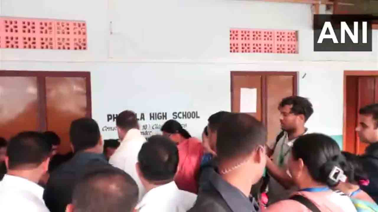 Manipur Violence | రాహుల్‌ మణిపూర్ పర్యటన : మైరంగ్‌ పునరావస శిబిరంలో బాధితులతో మాటామంతీ