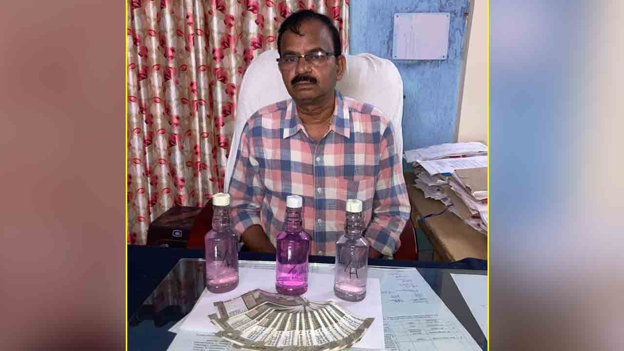 ACB Raid | లంచం తీసుకుంటూ ఏసీబీకి పట్టుబడిన గోపాల్పేట తహసీల్దార్