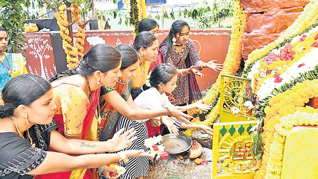 ఘనంగా బురుజు మైసమ్మ బోనాలు