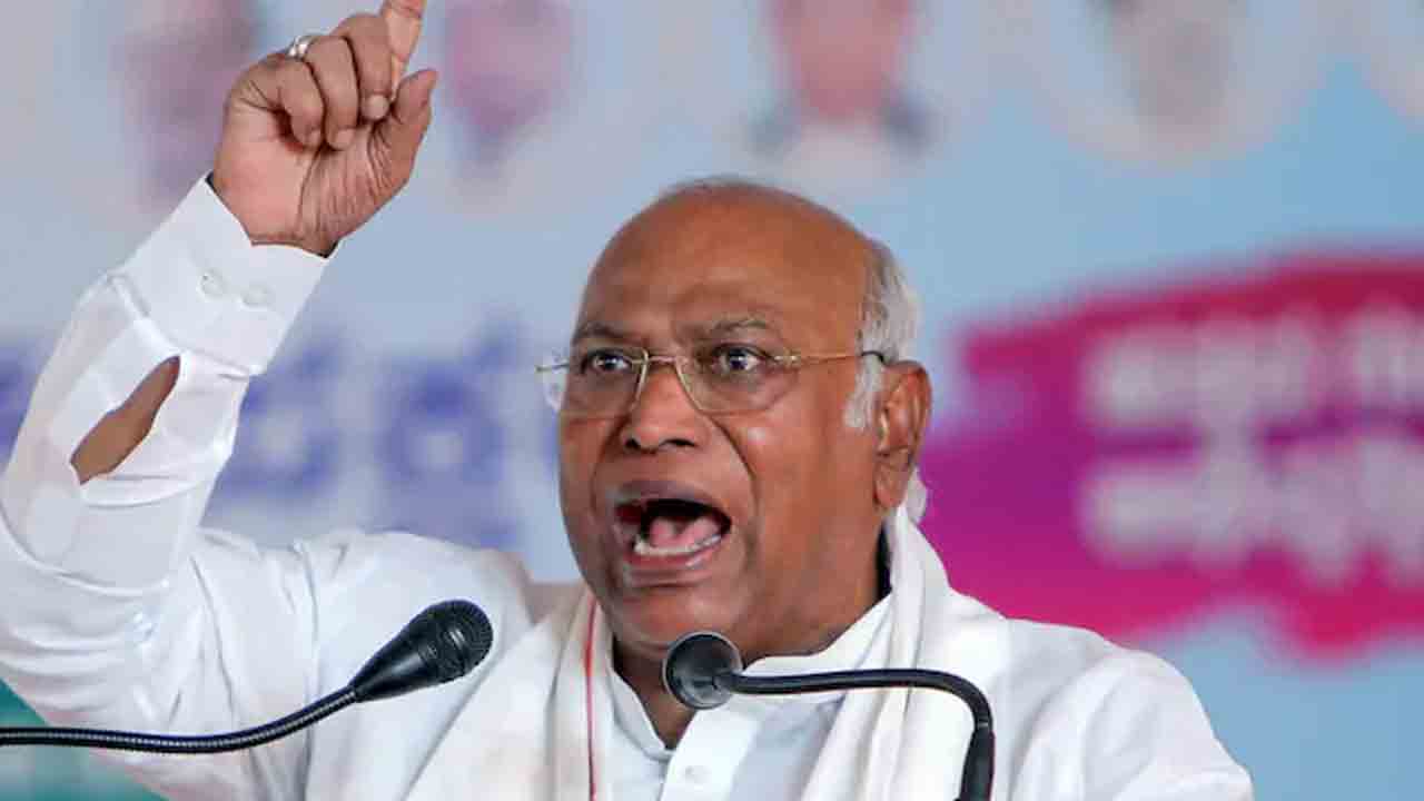 Criminal Laws | 146 మంది ఎంపీలను సస్పెండ్ చేసి ఆ బిల్లులను ఆమోదించారు.. కొత్త న్యాయ చట్టాలపై మల్లికార్జున ఖర్గే విమర్శ
