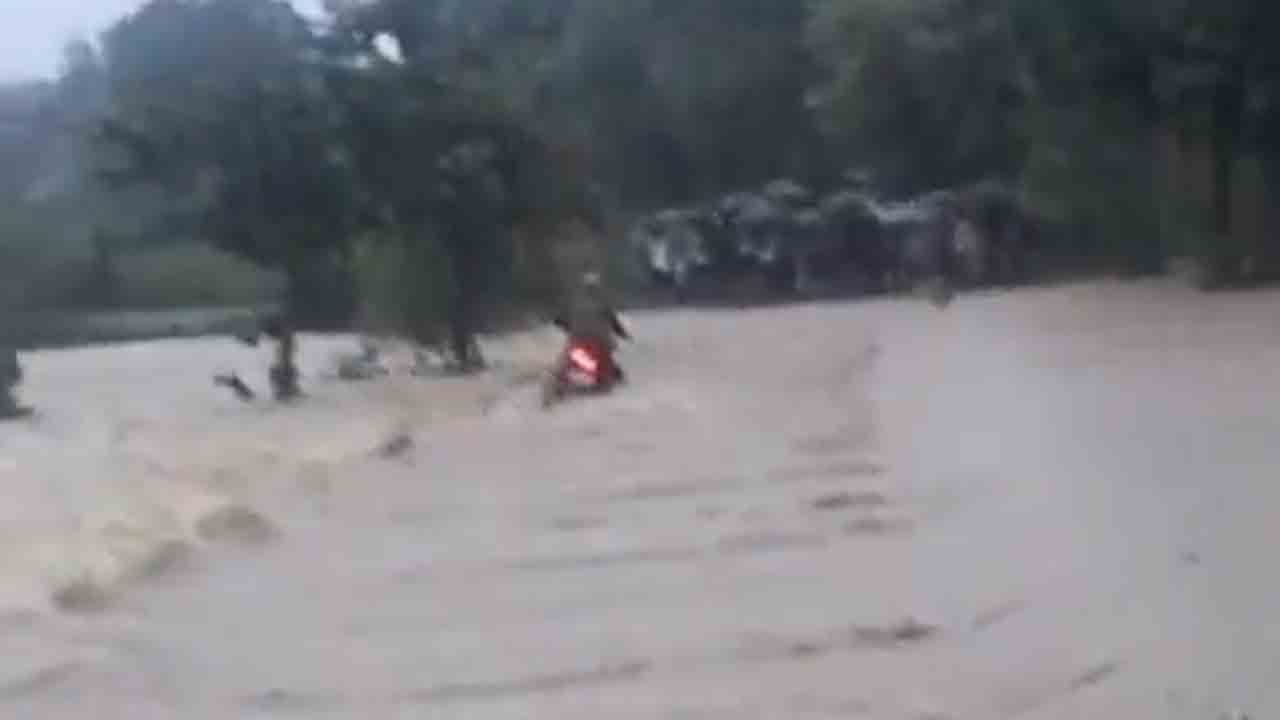 Flooded Bridge | వంతెన దాటుతూ.. వరద ప్రవాహానికి కొట్టుకుపోయిన వ్యక్తి.. VIDEO