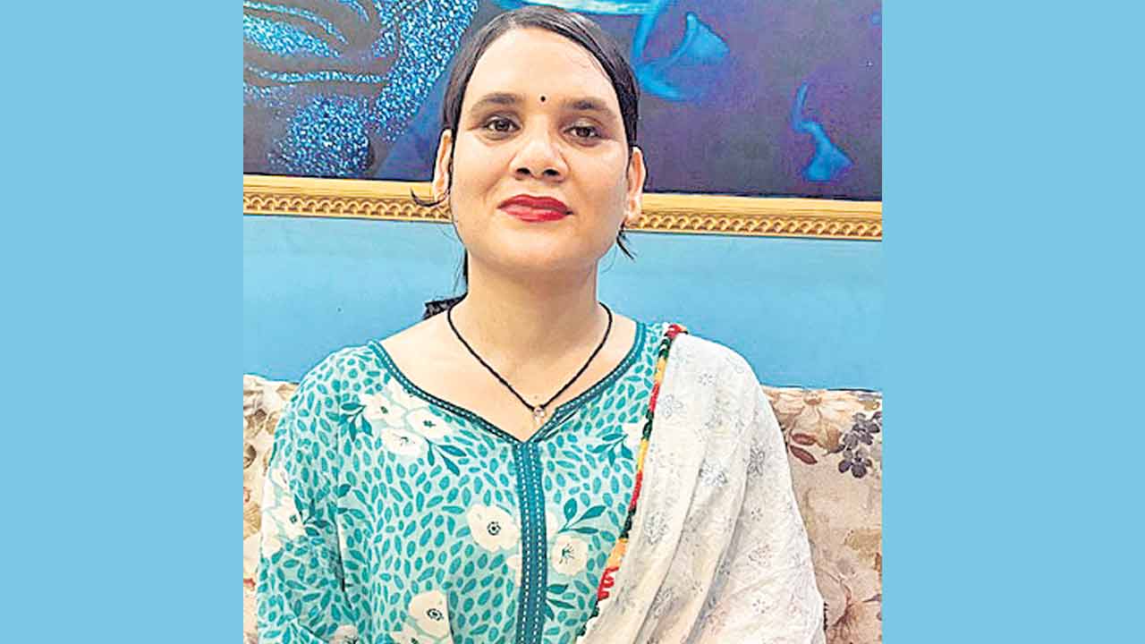 తొలి మహిళా ట్రాన్స్‌జెండర్‌ ఎస్‌ఐగా మన్వీ