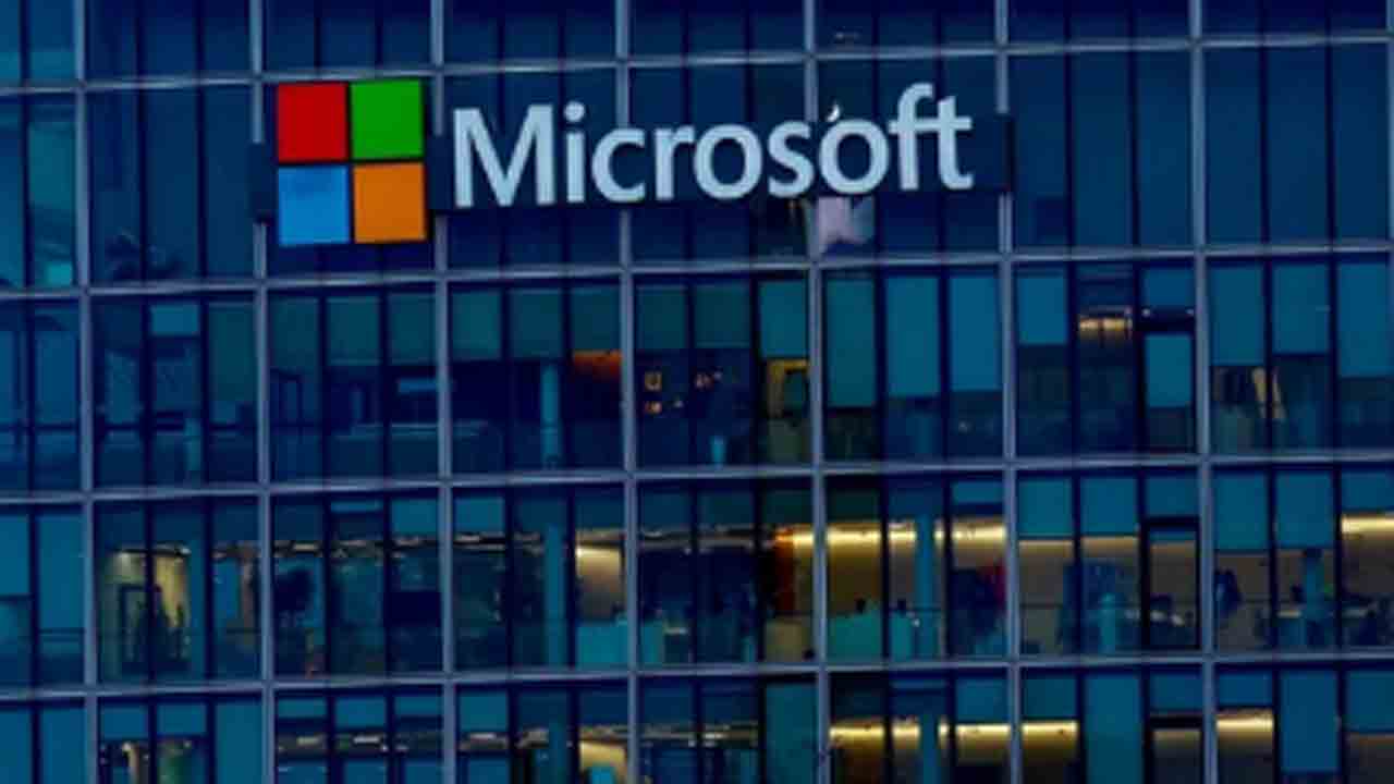 Microsoft outage | మైక్రోసాఫ్ట్ క్లౌడ్ సేవల్లో అంతరాయం.. ప్రపంచ వ్యాప్తంగా విమాన సర్వీసులు, బ్యాంకింగ్‌, మీడియాపై ప్రభావం