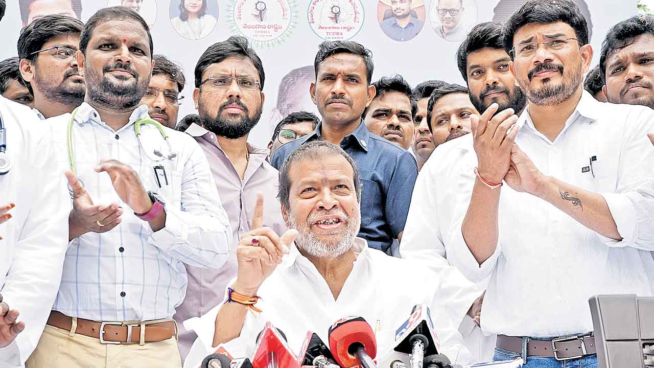 Damodara Raja Narasimha | రాజగోపాల్‌రెడ్డికీ మంత్రి పదవి.. పార్టీ ఫిరాయించిన దానం నాగేందర్‌కు కూడా!: మంత్రి దామోదర