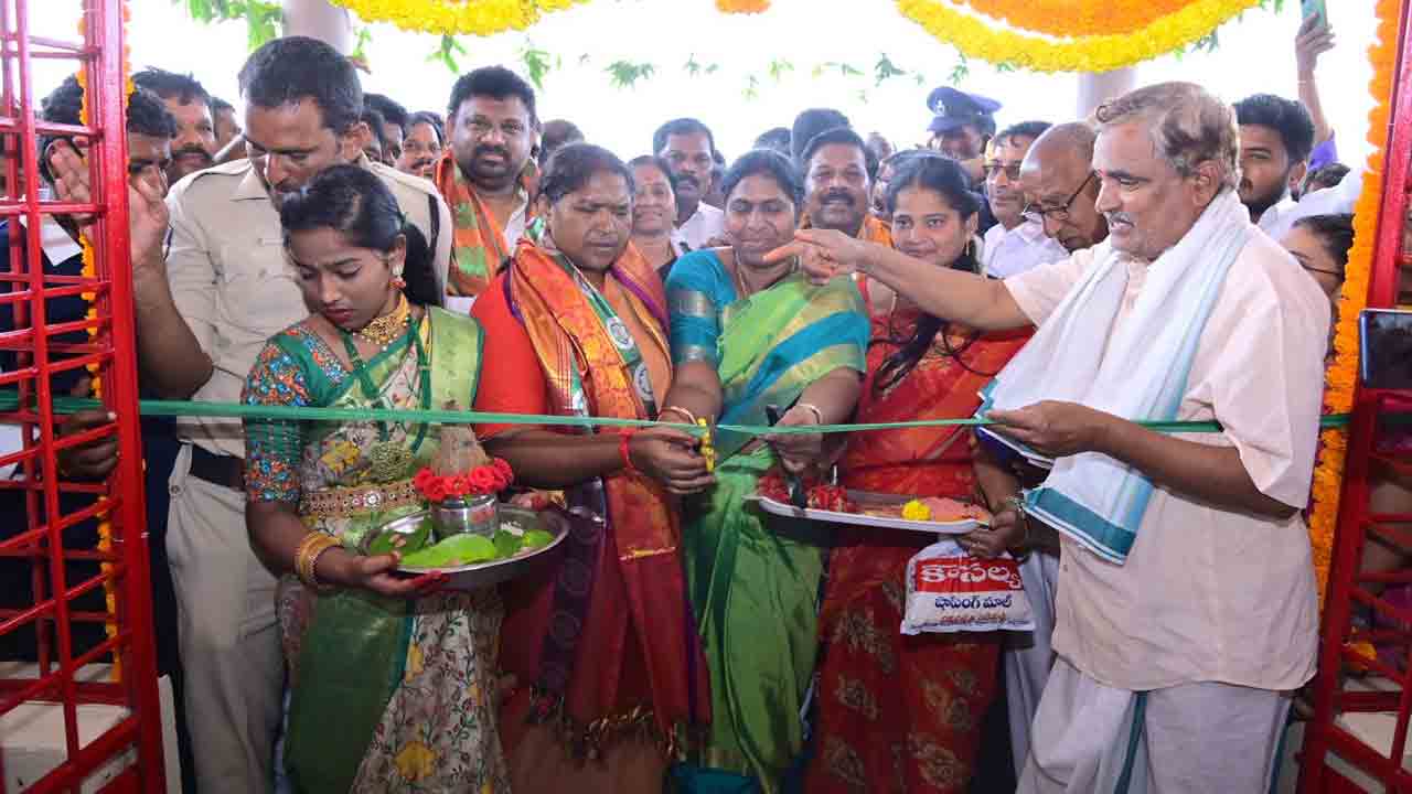 Minister Sitakka | పోడు భూముల్లో సాగును కొనసాగనివ్వాలి : మంత్రి సీతక్క