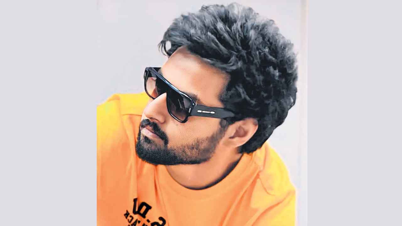 అరంగేట్రానికి అబ్బాయి రెడీ