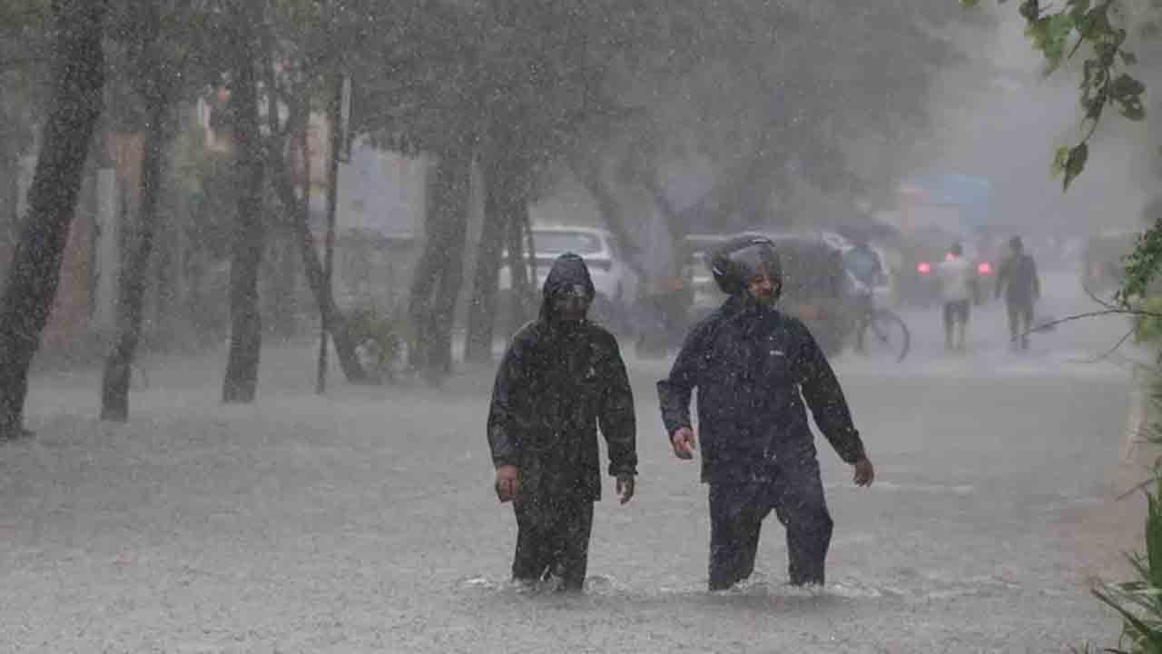 Mumbai Rains | ముంబైని ముంచెత్తుతున్న భారీ వర్షాలు.. హై టైడ్‌ అలర్ట్‌ ప్రకటించిన అధికారులు