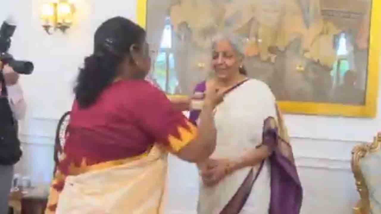 Budget 2024 | బడ్జెట్‌కు ముందు.. నిర్మలమ్మ నోరు తీపి చేసిన రాష్ట్రపతి ద్రౌపది ముర్ము