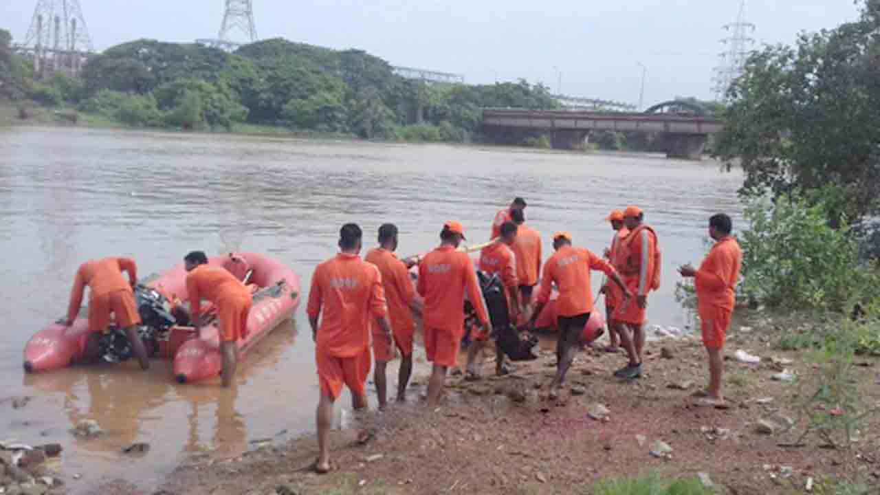 Girl Missing | మూడు రోజులుగా లభ్యం కాని బాలిక ఆచూకి .. రంగంలోకి ఎన్డీఆర్‌ఎఫ్‌‌, గజ ఈతగాళ్లు