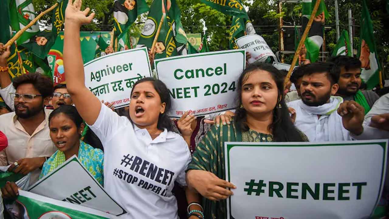 NEET UG exam | నీట్ యూజీ పరీక్ష రద్దుపై కేంద్రం కీలక నిర్ణయం.. సుప్రీంకోర్టుకు ఏం చెప్పిందంటే..!