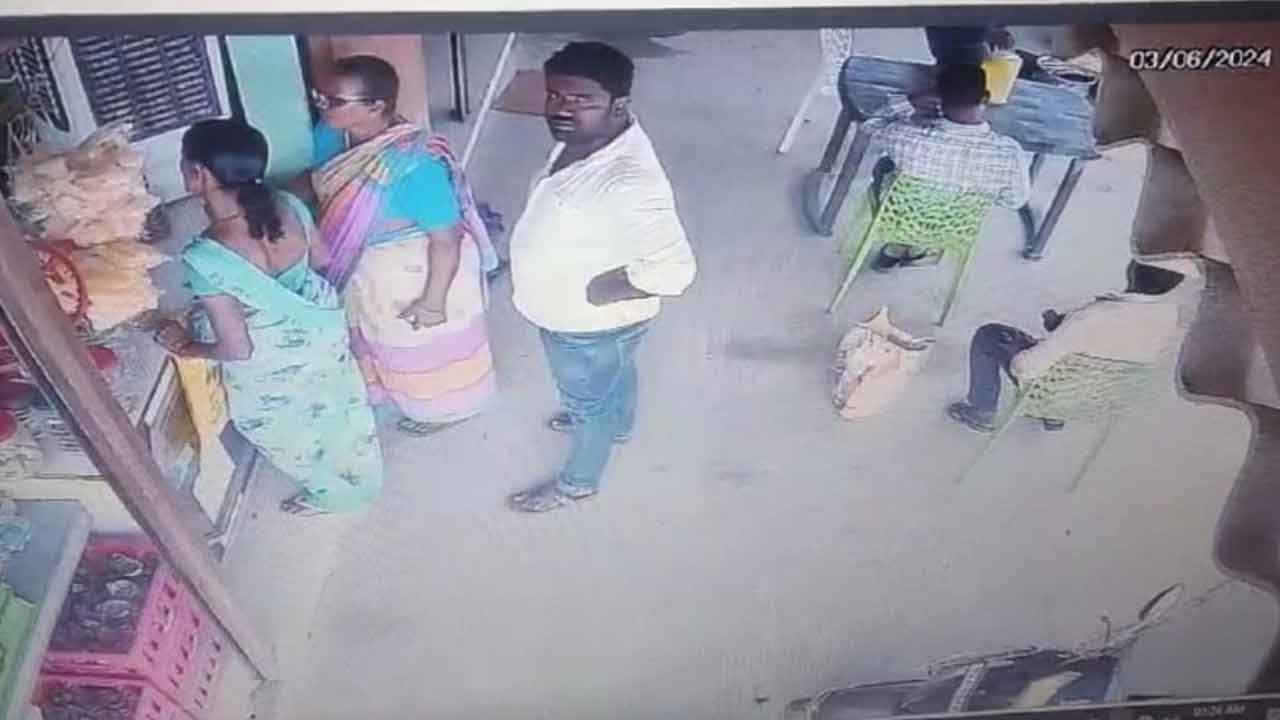 బంధువునంటూ వరుస కలిసి భారీ మోసాలు