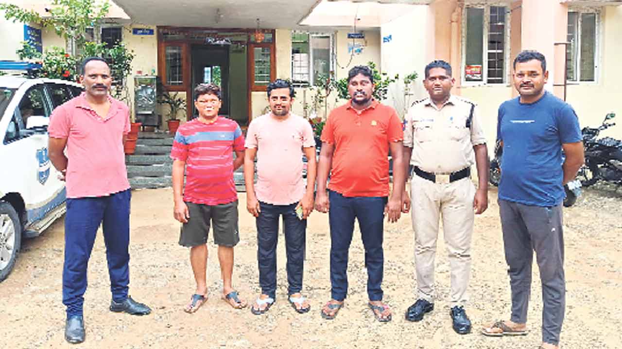 నిరుద్యోగుల నిర్బంధం